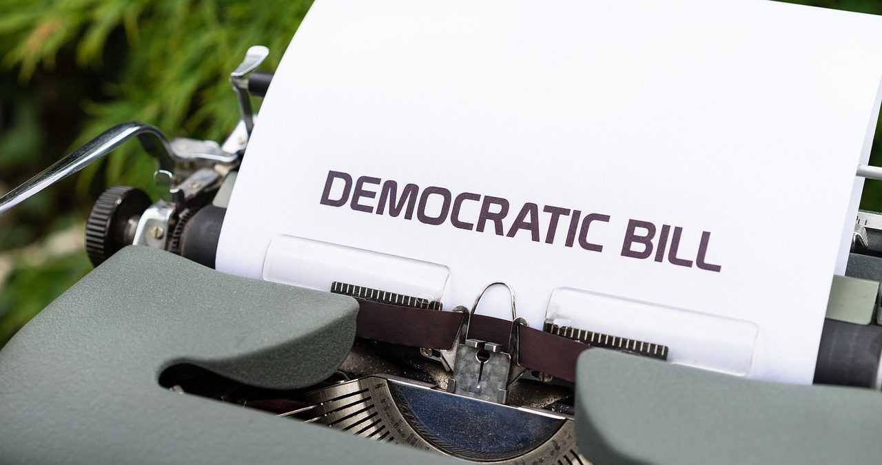 Cum Compari Două Documente Word: Ghid Complet 2026