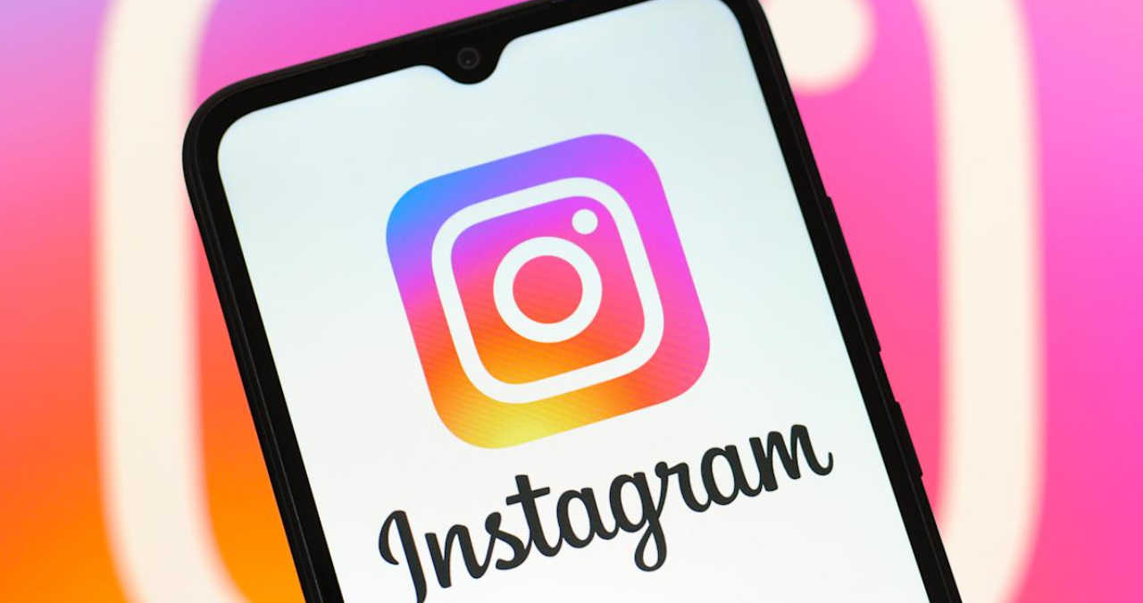 Meniul Setări Avansate din aplicația Instagram evidențiind opțiunea de ascundere a numărului de aprecieri