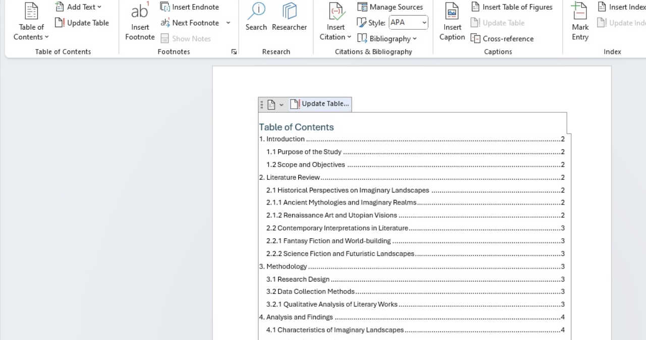 Meniul Referințe din Microsoft Word subliniind butonul pentru inserarea cuprinsului automat
