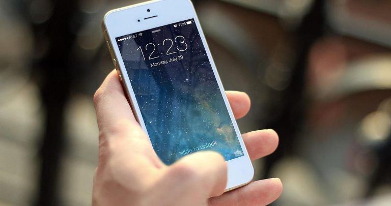 Cum faci ecranul telefonului să nu se mai blocheze rapid