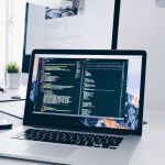 Cum împarți un document Word în mai multe secțiuni: Ghid 2026