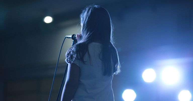 Cum Înregistrezi Narațiune Vocală în PowerPoint - Ghid 2026