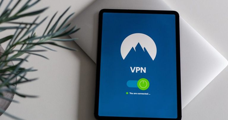 Cum instalezi și folosești un VPN gratuit în Aprilie 2026