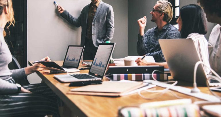 Pagină de agendă cu modelul unui proces verbal de ședință completat