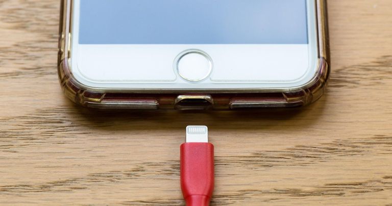 Cum afișezi procentajul bateriei pe iPhone (Ghid Aprilie 2026)