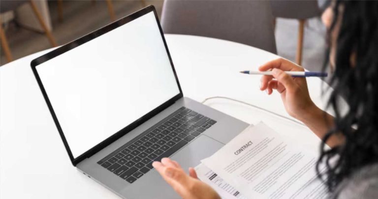 Meniul Fill and Sign din programul Adobe Acrobat Reader pentru aplicarea semnăturii digitale