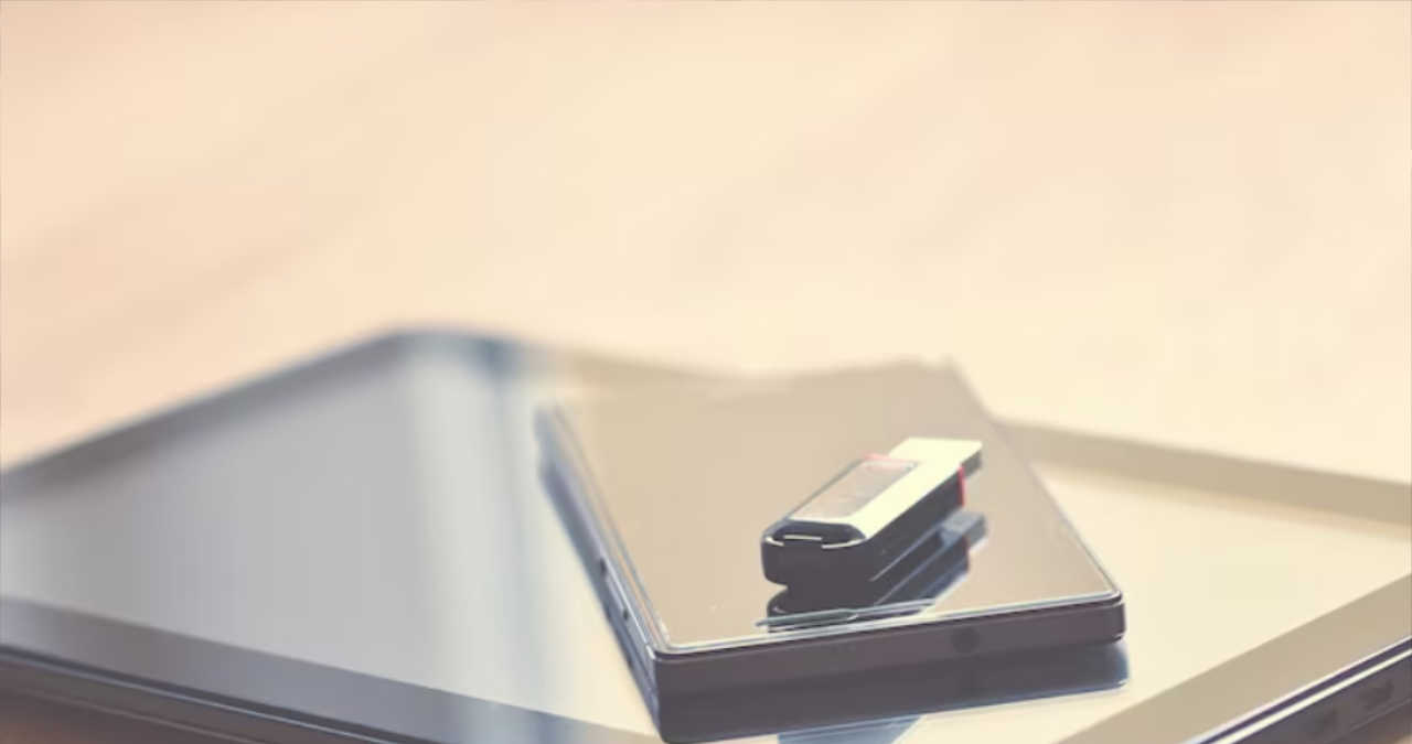 Meniul Disk Management din Windows ilustrând cum se asignează o nouă literă unei unități USB externe