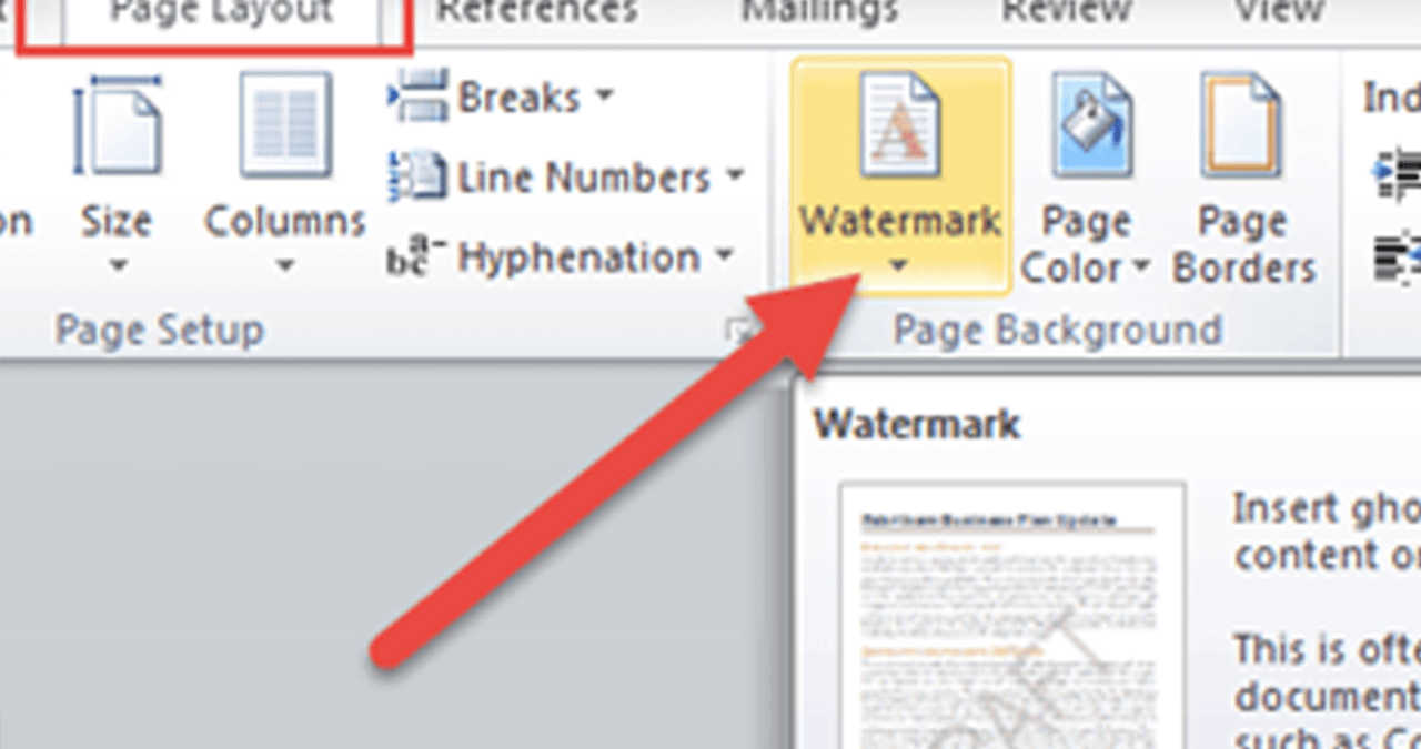 Meniul Custom Watermark din Microsoft Word cu setările pentru aplicarea unui text transparent pe diagonală